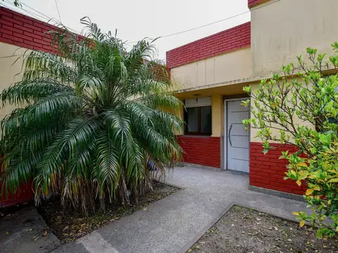 CASA EN VENTA EN LA PLATA 2 DORMITORIOS