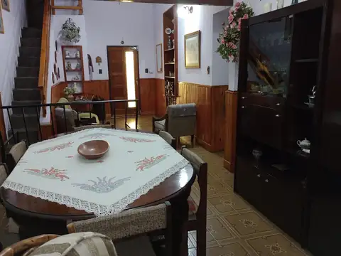 HAEDO - Solida casa de 6 ambientes