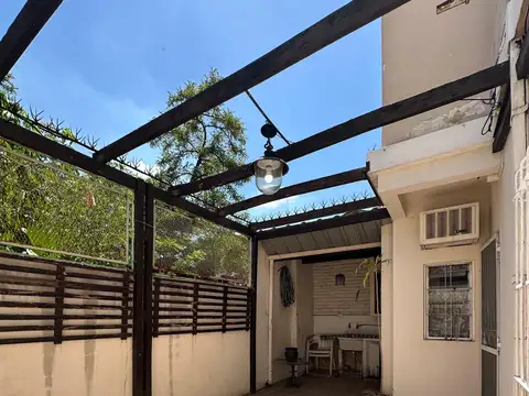 Depto Tipo Casa 4 ambientes con 2 baños