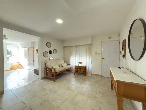 Casa 10 ambientes con 3 baños