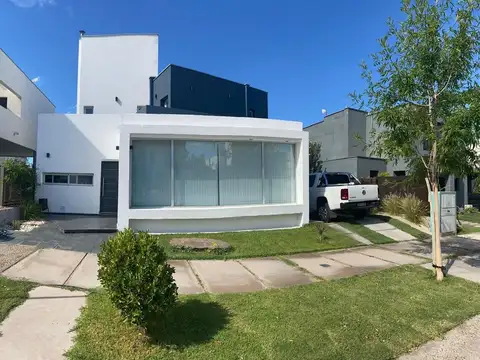 Casa 4 habitaciones en venta en Barrio La Bastilla