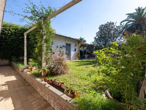CASA  LUJAN JARDIN /PISCINA ./LUJAN CENTRO