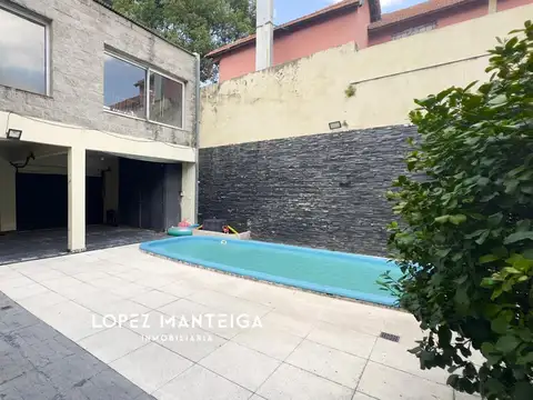 Casa en Venta con 2 cocheras
