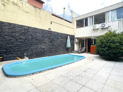 Casa 5 Ambientes con Pileta, Quincho y Cochera Venta en Vill