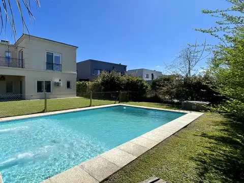 Casa 6 ambientes con 4 baños