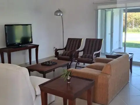 Casa en Alquiler de 3 dormitorios