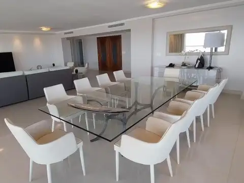 Departamento en Venta con 3 cocheras