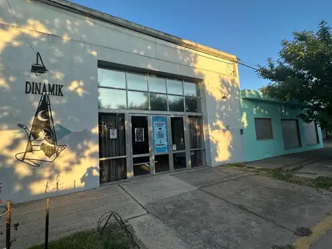 Venta Local en Esquina a una Cuadra Plaza Servicios Cons