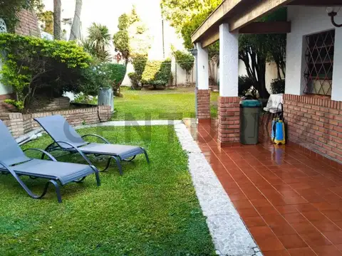 CASA EN VENTA 4 AMB EN CASEROS