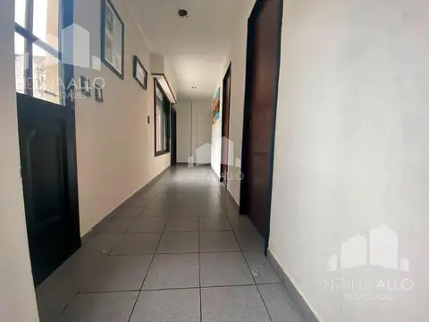 Casa en Alquiler con 1 cochera