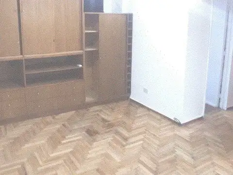 Departamento en Alquiler en Parque Centenario, $ 650.000
