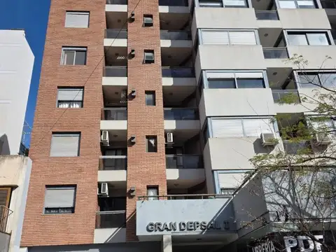 EXCELENTE DEPTO CON PATIO PROPIO 1D 1B COCINA SEP