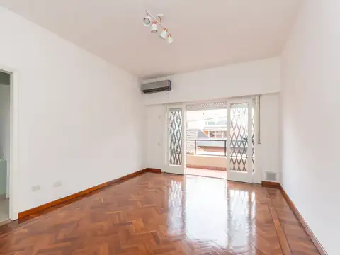 Depto Tipo Casa en Venta en Villa del Parque, USD 219.000