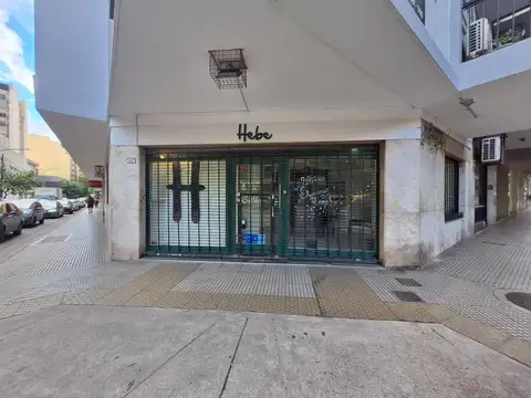 LOCAL EN VENTA 42 M2 EN ESQ., PLENO FOCO COMERCIAL 