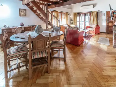 Venta Casa.5 dormitorios. Don Bosco 1900. Lomas de San Isidro