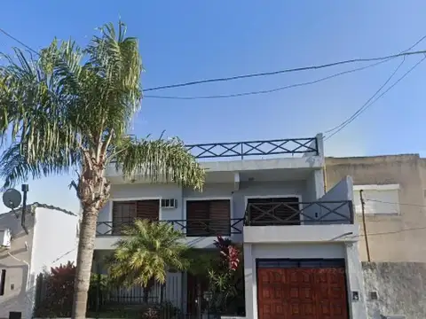 Casa en venta - 3 Dormitorios 1 Baño - 420Mts2 - Villa Luzuriaga