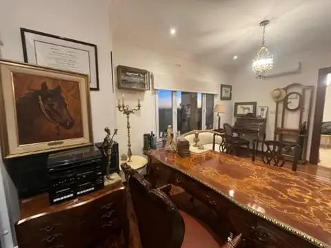 Casa en Venta con 3 cocheras