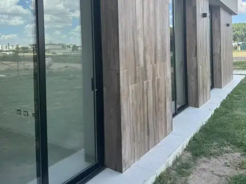 Cáceres, Provincia De Buenos Aires, Argentina 100