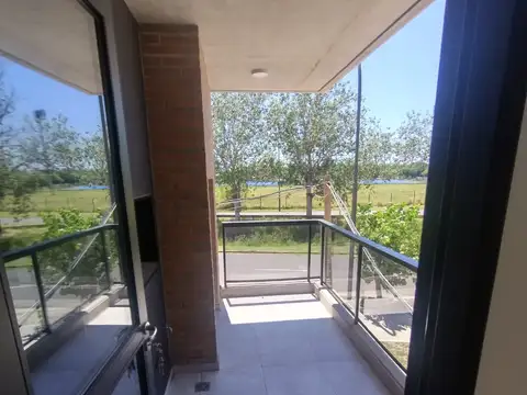 Ingeniero León Miglierini 800, Piso 1