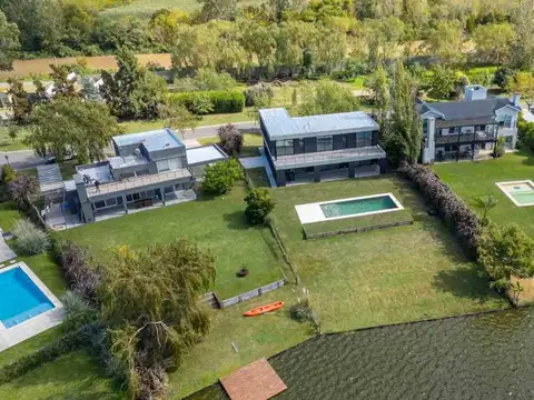 Casa a estrenar en venta al agua en San Benito