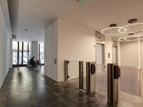 Oficina en Venta con 5 cocheras