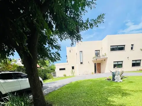 Casa Chalet  en Venta en Altos de Manzanares, Pilar, G.B.A. Zona Norte