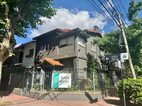Excelente casa en venta a pocas cuadras del centro de Martínez.