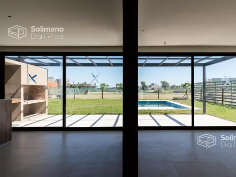 Casa en Venta con 3 cocheras