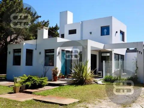 Casa 4 amb.   Dpto Costa Del Este