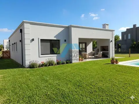 Casa 4 ambientes con 3 baños