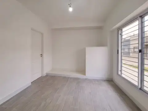 Depto Tipo Casa en Alquiler en Lomas del Mirador, $ 750.000