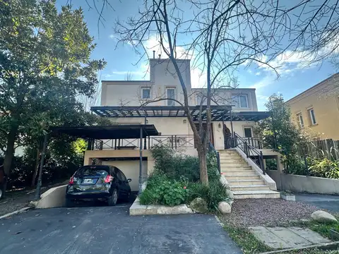 Casa en Venta en Barrio Santa Barbara