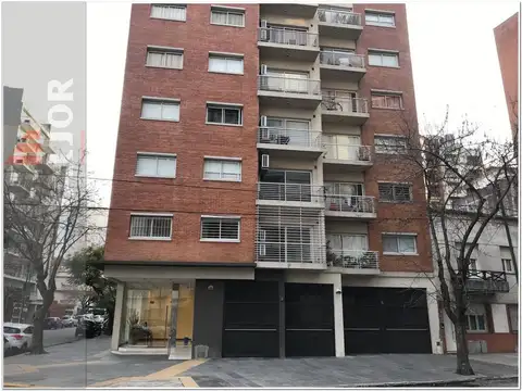 2 ambientes al frente con balcón