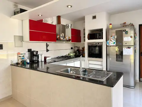 Casa 3 ambientes con 2 baños