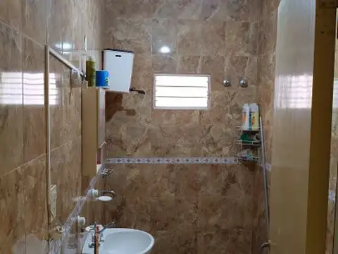 Casa 2 ambientes con 1 baño