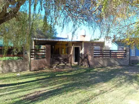 VENTA -  Casa de 1 dormitorio.  Galeria pasante, patio y  pileta - Gaboto