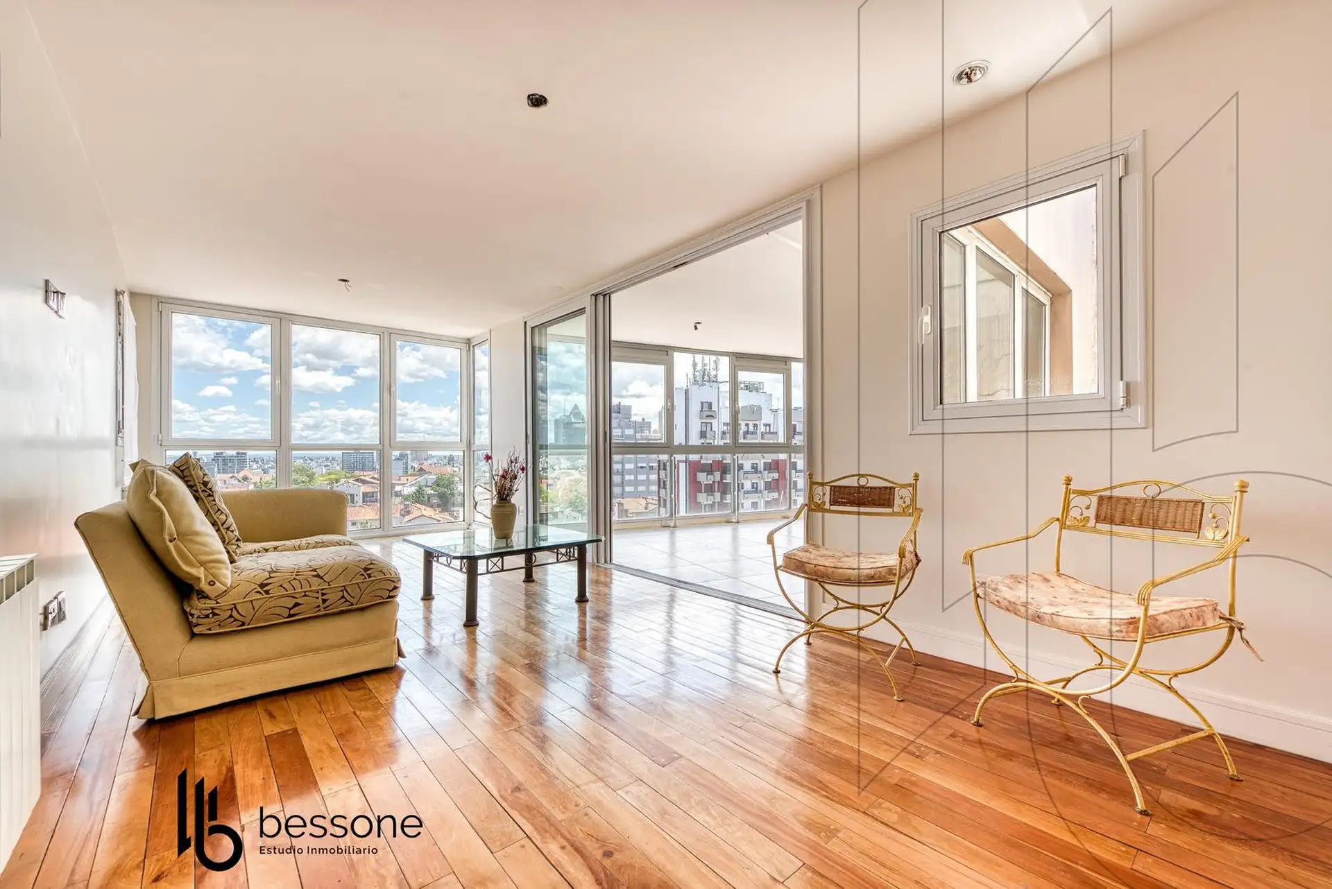 Depto 3 amb, 92m² con cochera doble y amplio estar — Varese