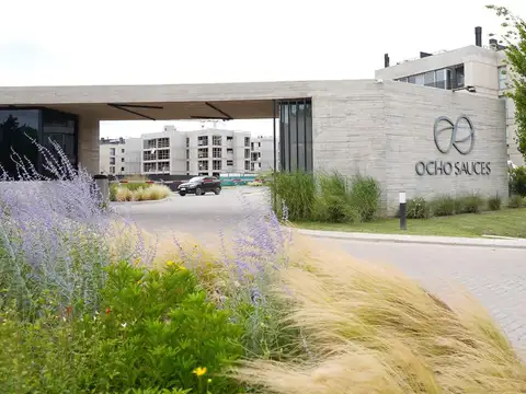 Av. Bernardo Houssay  al 100