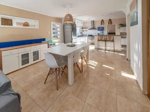 Casa 5 ambientes con 2 baños