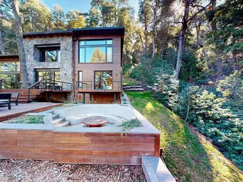 Casa 5 ambientes con 4 baños