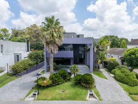 VENTA CASA 7 AMB EN 3 PLANTAS -CLUB DE CAMPO ABRIL