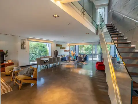 Casa 7 ambientes con 4 baños