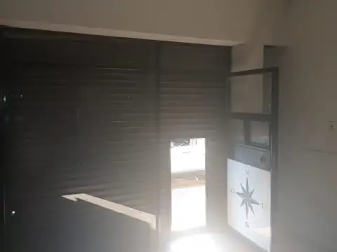 BUEN LOCAL DE 38 M2 (APROX 5X8) CON DEPÓSITO Y BAÑO. SIN EXPENSAS 
