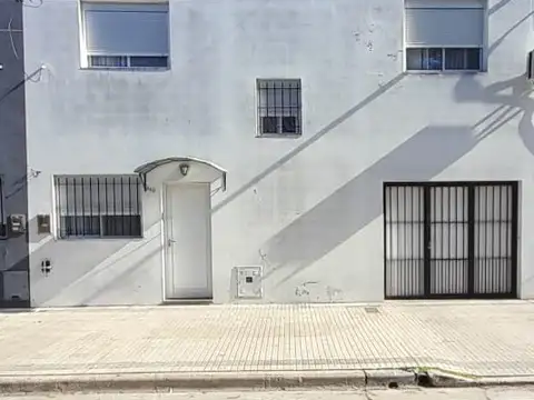 Casa en venta c/ cochera en La Plata