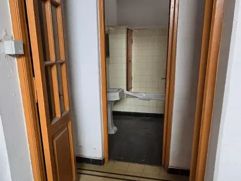 Casa 6 ambientes con 2 baños