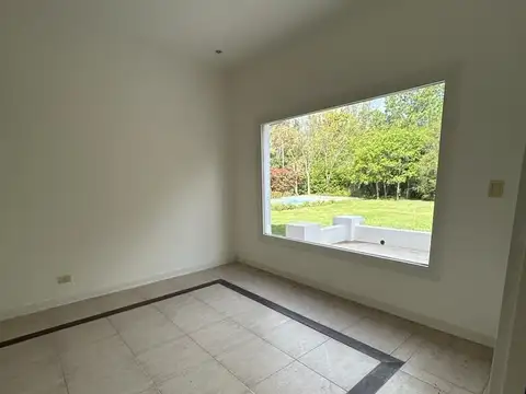 Casa 6 ambientes con 2 baños