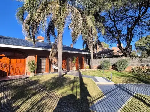 Casa 6 ambientes con 4 baños