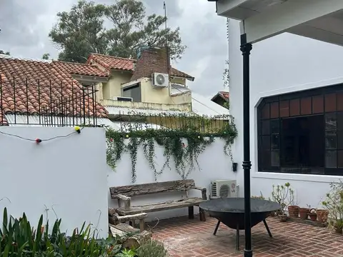Casa 6 ambientes con 4 baños