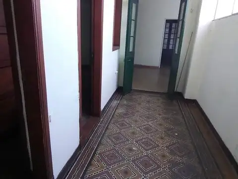 Casa 5 ambientes con 1 baño