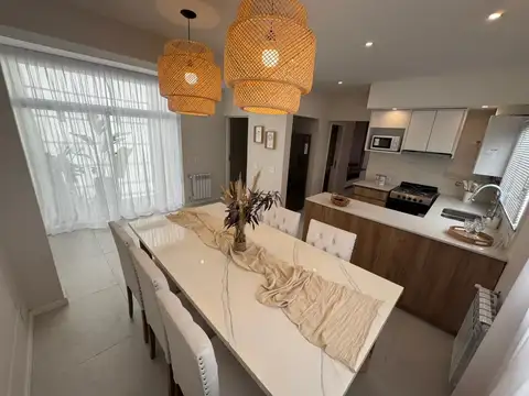 CASA DE 5 AMBIENTES CON BALCÓN Y GARAGE, PASEO ALDREY